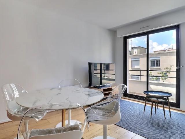 Location Appartement Rue Jules Guesde, Paris