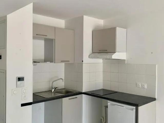Location Appartement Rue Louis Feraud, Arles