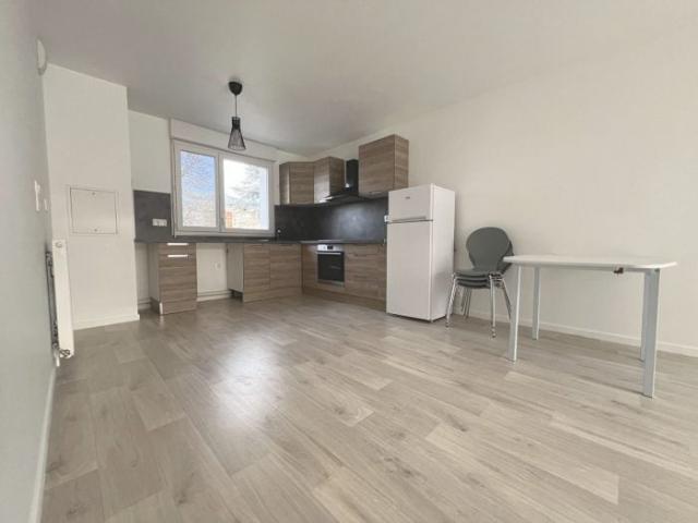 Location Appartement Rue Longues Pieces, Haravilliers