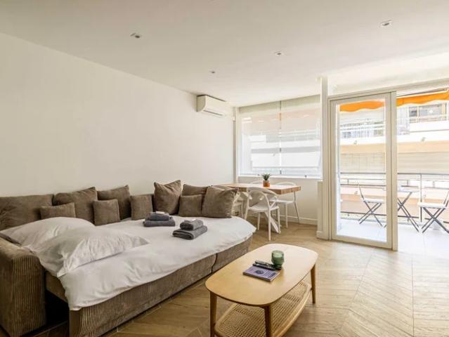 Location Appartement Rue Latour Maubourg, Cannes