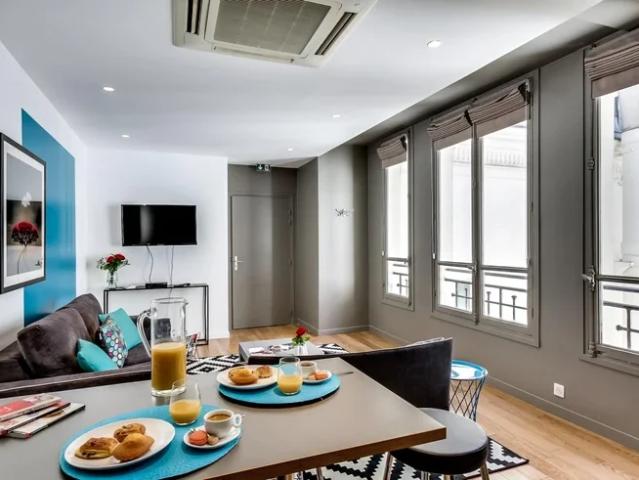 Location Appartement Rue La Boétie, Paris