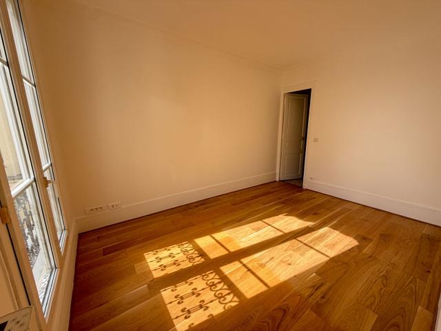 Location Appartement Rue Lacuée, Paris