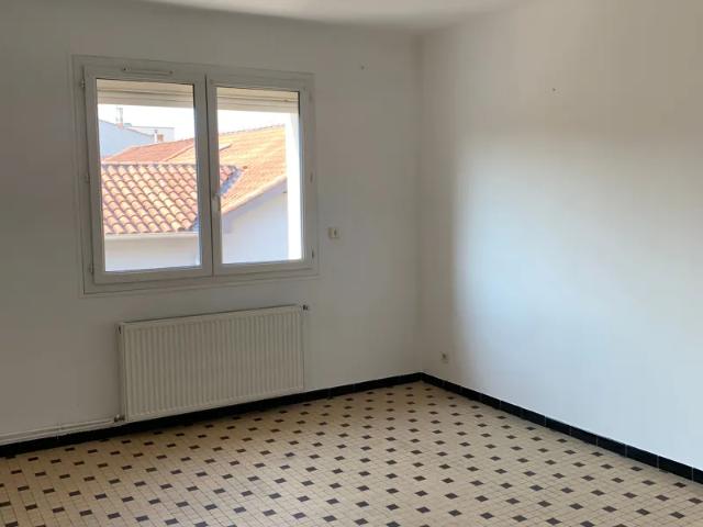 Location Appartement Rue Lamartine, Alès