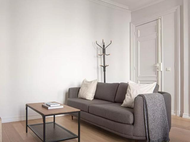 Location Appartement Rue Las Cases, Paris