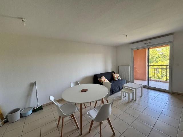 Location Appartement Rue Le Hameau du Golf, Juvignac