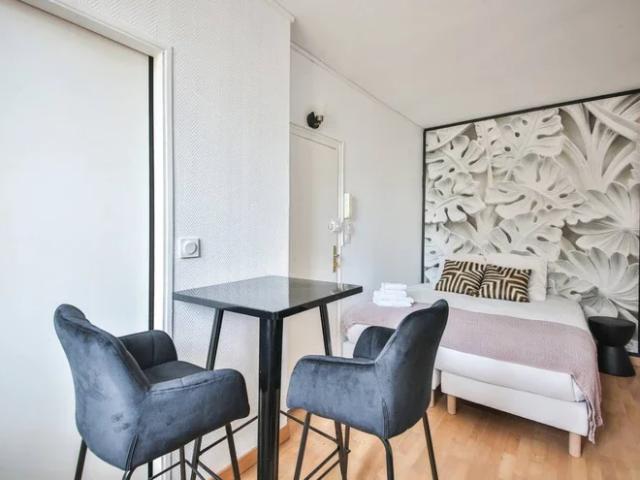 Location Appartement Rue Lecourbe, Paris