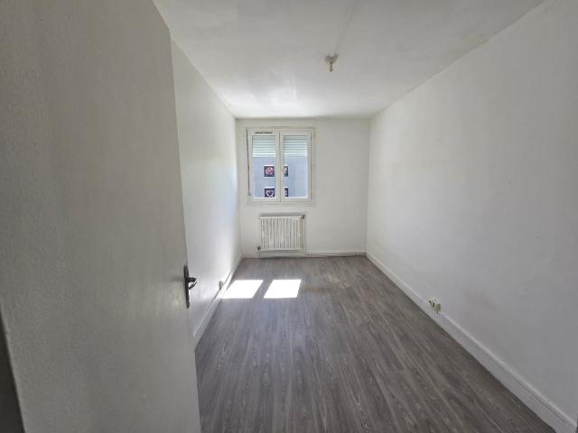 Location Appartement Rue Léon Dehuz, Charleville Mézières