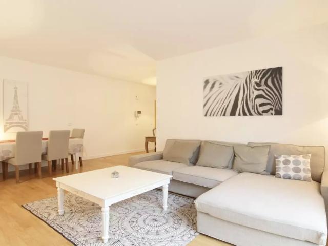 Location Appartement Rue Léonard de Vinci, Paris