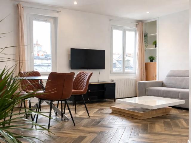 Location Appartement Rue Léopold Bellan, Paris