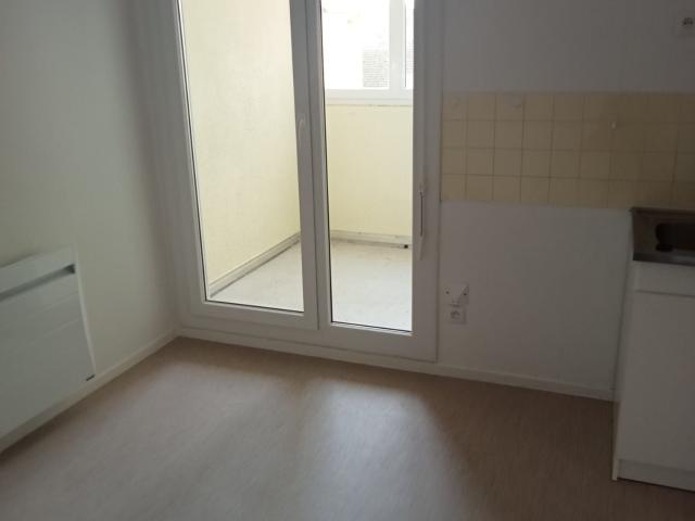 Location Appartement Rue Les Cardinales, Montluçon