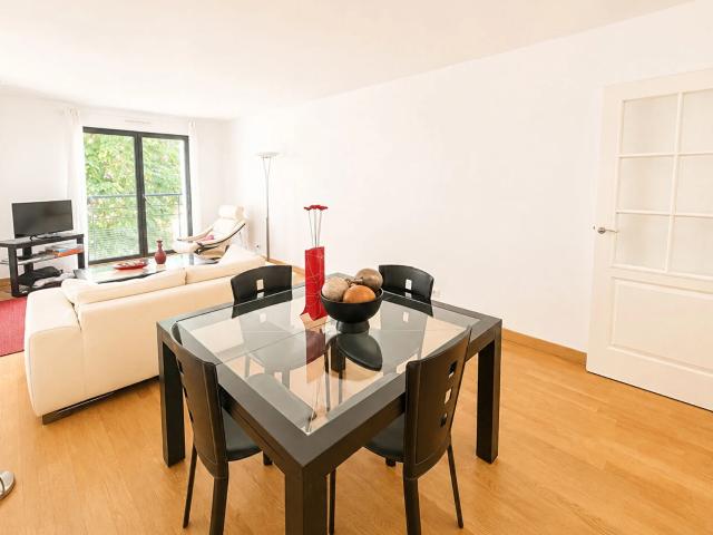 Location Appartement Rue Molitor, Paris