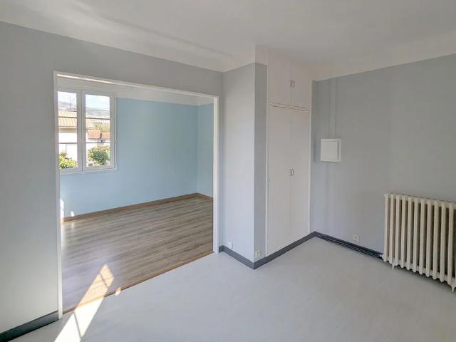 Location Appartement Rue Monseigneur Michel Andrieu, Millau
