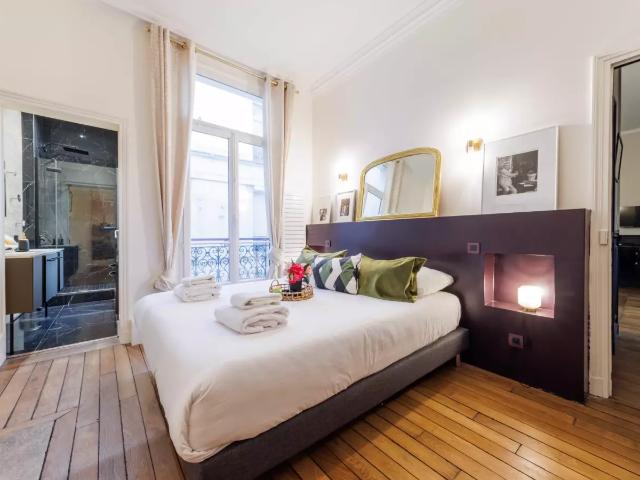 Location Appartement Rue Jean Jacques Rousseau, Paris