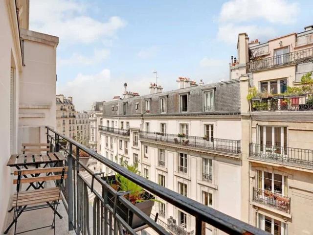 Location Appartement Rue Montcalm, Paris