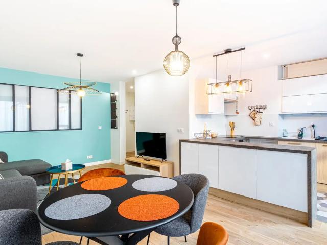 Location Appartement Rue Mathurin Régnier, Paris