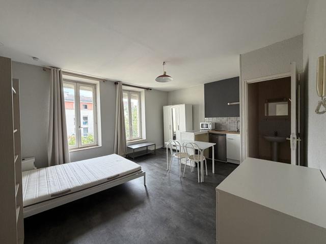 Location Appartement Rue Maucroix, Reims