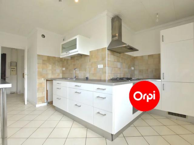 Location Appartement Rue Maréchal Leclerc, Saint Priest