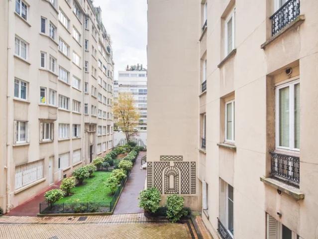 Location Appartement Rue Médéric, Paris