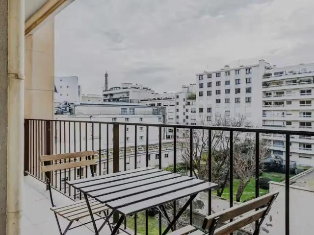 Location Appartement Rue Mesnil, Paris