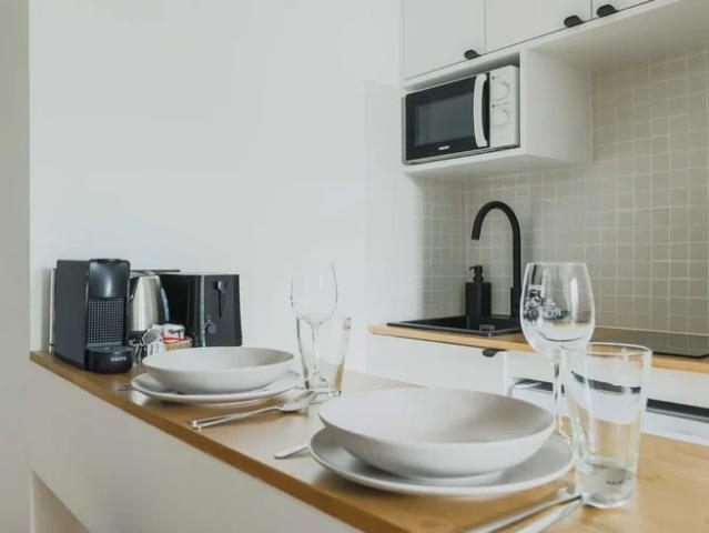 Location Appartement Rue Mesnil, Paris