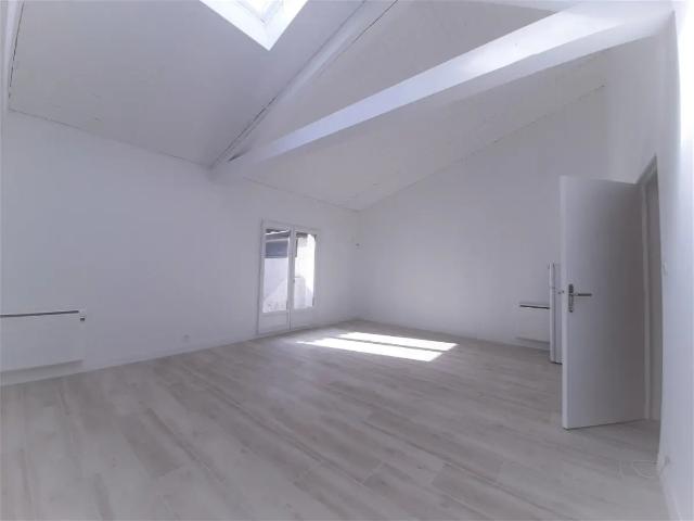 Location Appartement Rue Neuve, Montluel