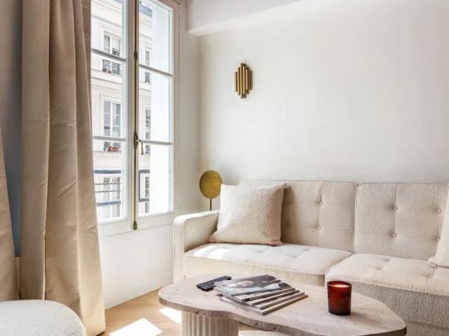 Location Appartement Rue Sauval, Paris