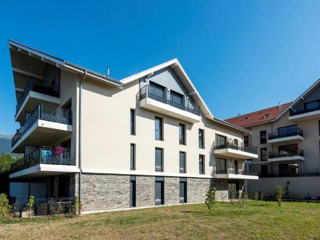 Location Appartement Rue Saint Maurice, Veraz