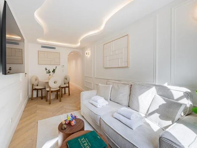 Location Appartement Rue Saint Séverin, Paris