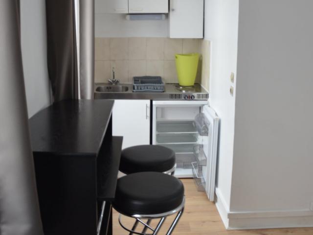 Location Appartement Rue Sainte Apolline, Paris