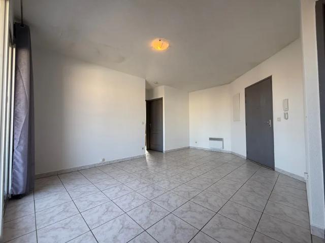 Location Appartement Rue Salomon de Brosse, Perpignan