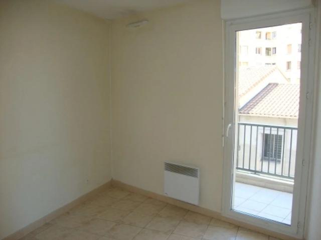 Location Appartement Rue Séguier, Nîmes