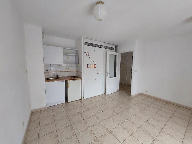 Location Appartement Rue Séguier, Nîmes