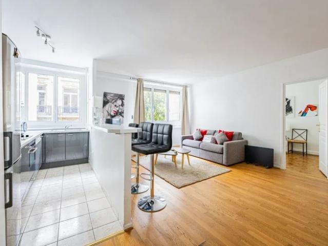 Location Appartement Rue Spontini, Paris