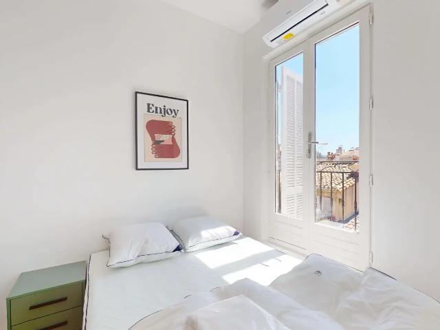 Location Appartement Rue Sylvabelle Robert de Vernejoul, Marseille