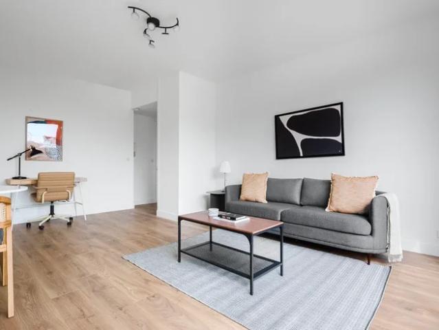 Location Appartement Rue Paul Valéry, Paris