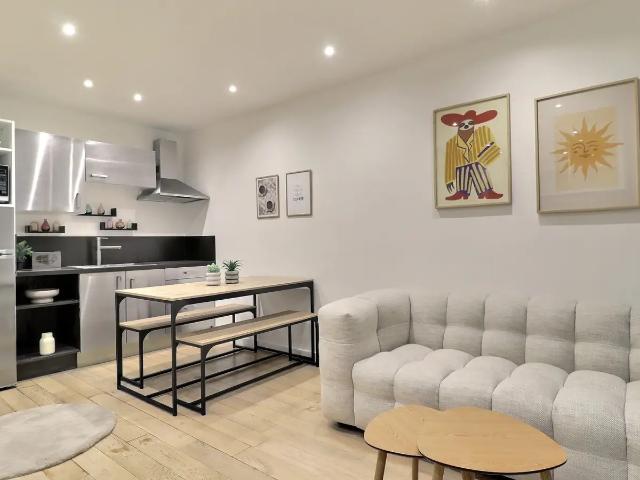 Location Appartement Rue Paul Saunière, Paris