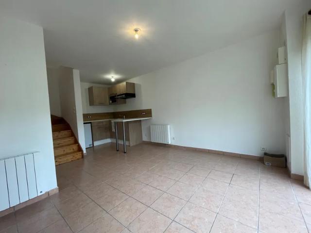 Location Appartement Rue Pasteur, Sathonay Camp