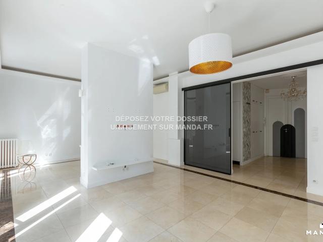 Location Appartement Rue Pierre au Lard, Paris