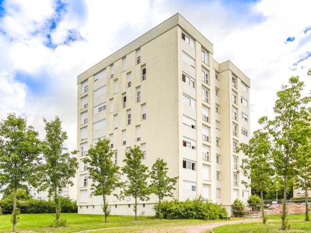 Location Appartement Rue Pierre et Marie Curie, Gueugnon