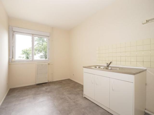 Location Appartement Rue Pierre et Marie Curie, Gueugnon