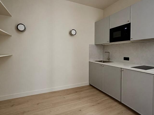 Location Appartement Rue Pierre Semard, Paris