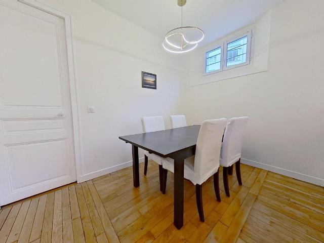 Location Appartement Rue Quinault, Paris