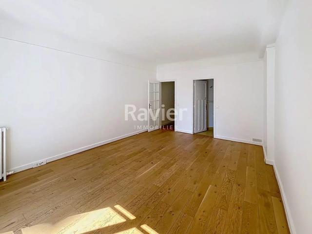 Location Appartement Rue Robert Le Coin, Paris