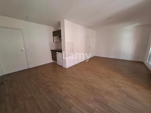 Location Appartement Rue Roger Mathurin, Marseille