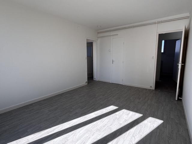Location Appartement Rue Roland Champenier, Vierzon