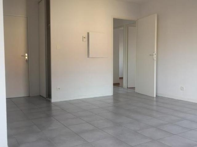 Location Appartement Rue Raymond Villechanoux, Mussidan