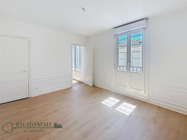 Location Appartement Rue Raymond Guyot, Reims