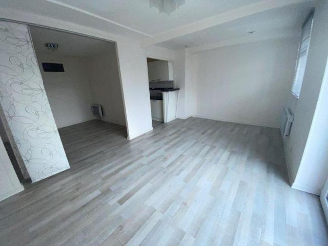 Location Appartement Rue Raymond Pellet, Alès