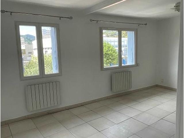 Location Appartement Rue Raymond Pellet, Alès