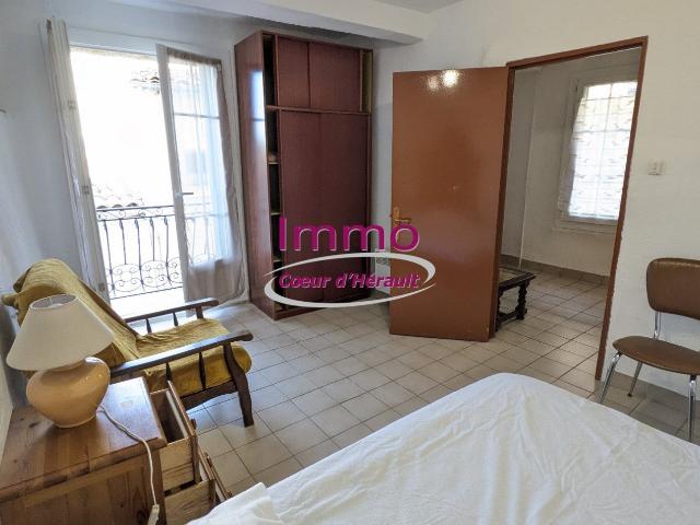 Location Appartement Rue Rabelais, Péret